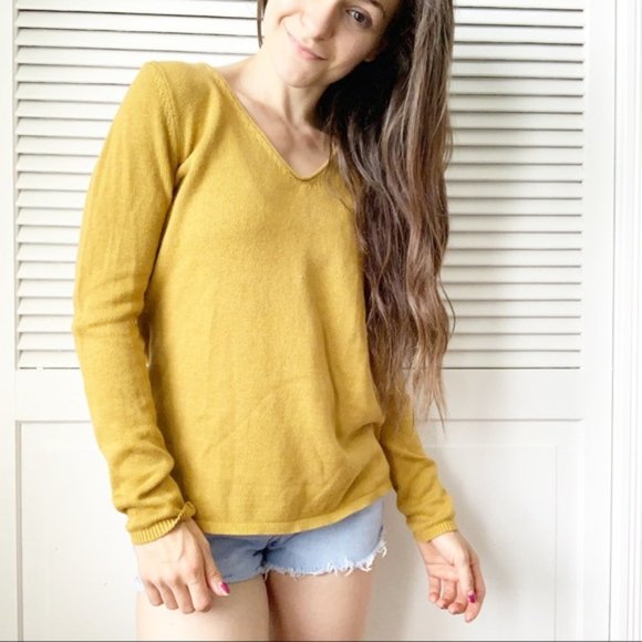 Old Navy Knit V-Neck Mustard Long Sleeve Sweater - Picture 7 of 7